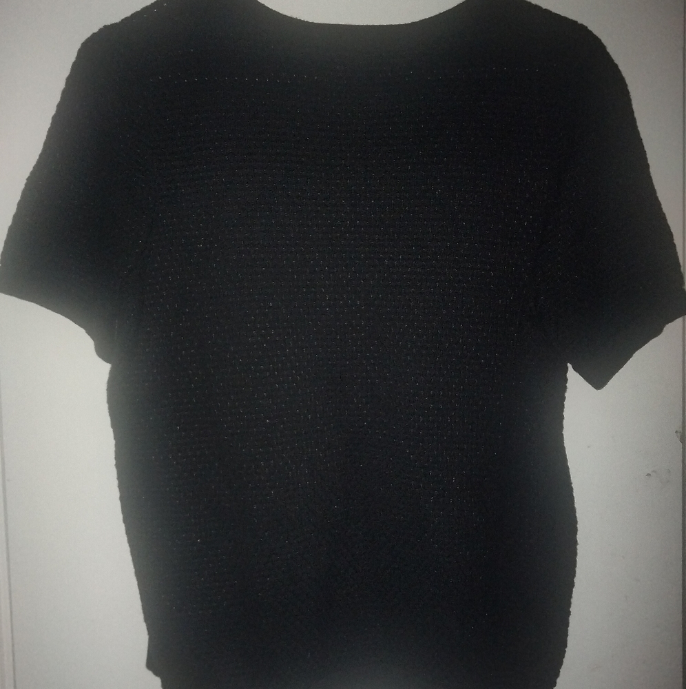 Woman's short sleeve sweater top